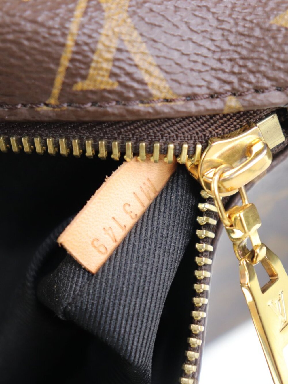 Louis Vuitton Monogram Bumbag - Picture 10 of 16